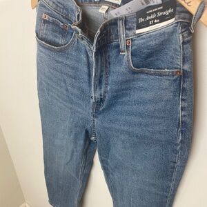 Brand New with Tags! Abercrombie Ankle Straight Curve Love